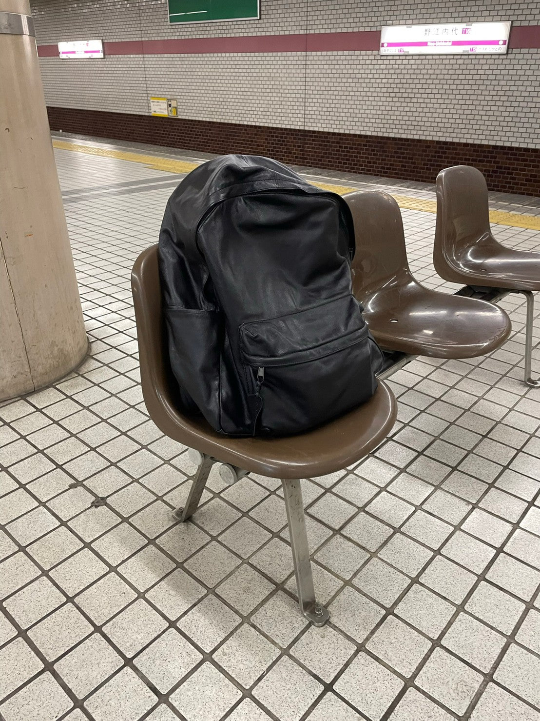 LEATHER BACKPACK / PACKING