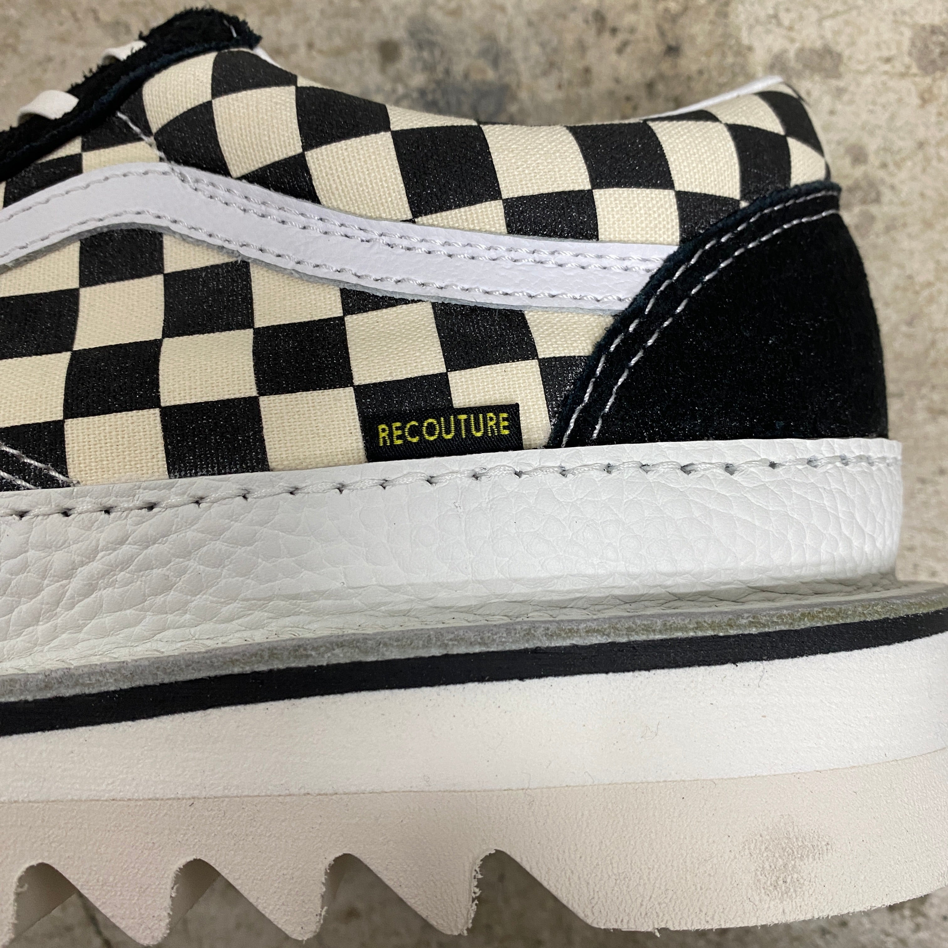 CUSTOM OLD SKOOL WHITE SHARK SOLE "PRIMARY CHECK" -RECOUTURE × VANS × ANEX-