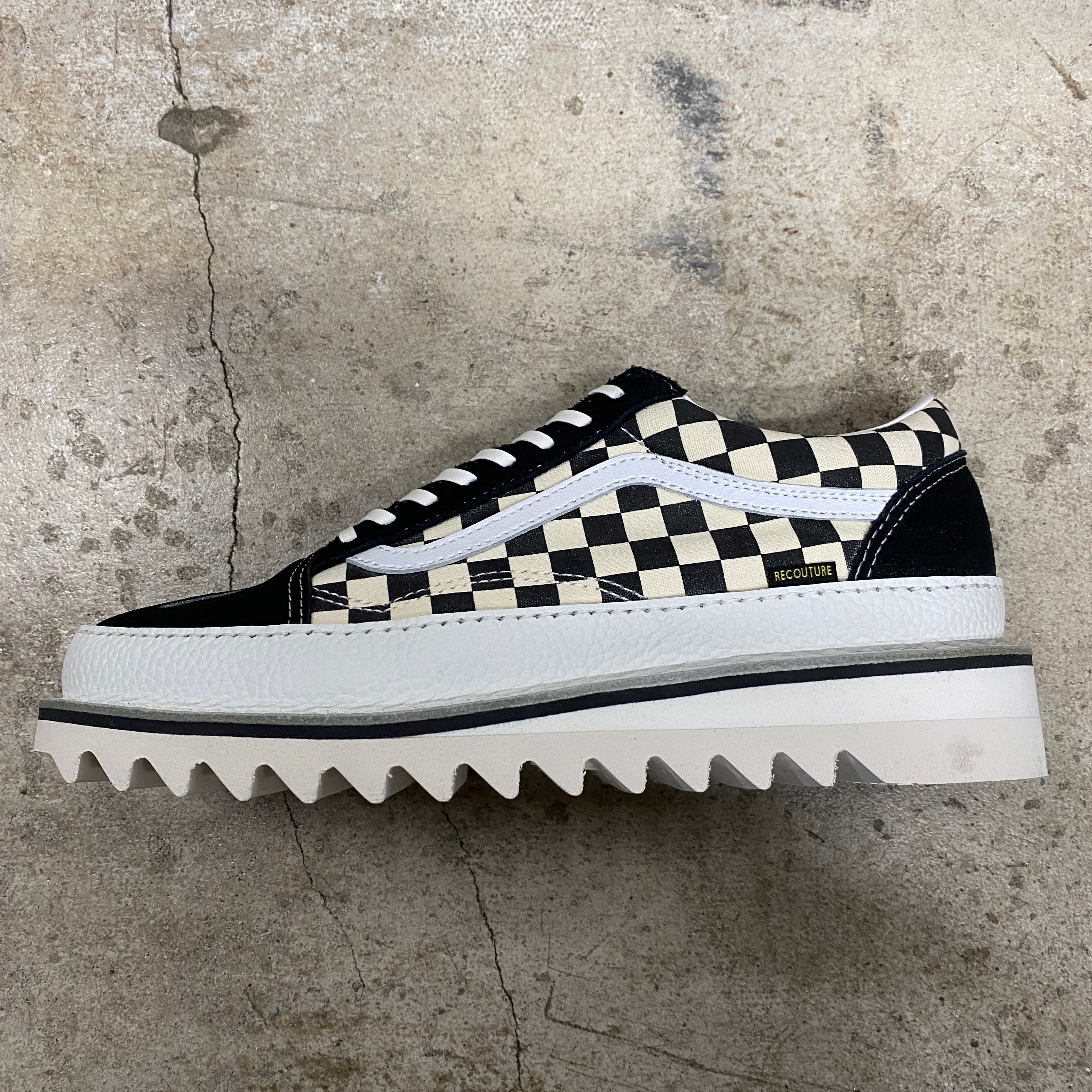 CUSTOM OLD SKOOL WHITE SHARK SOLE "PRIMARY CHECK" -RECOUTURE × VANS × ANEX-