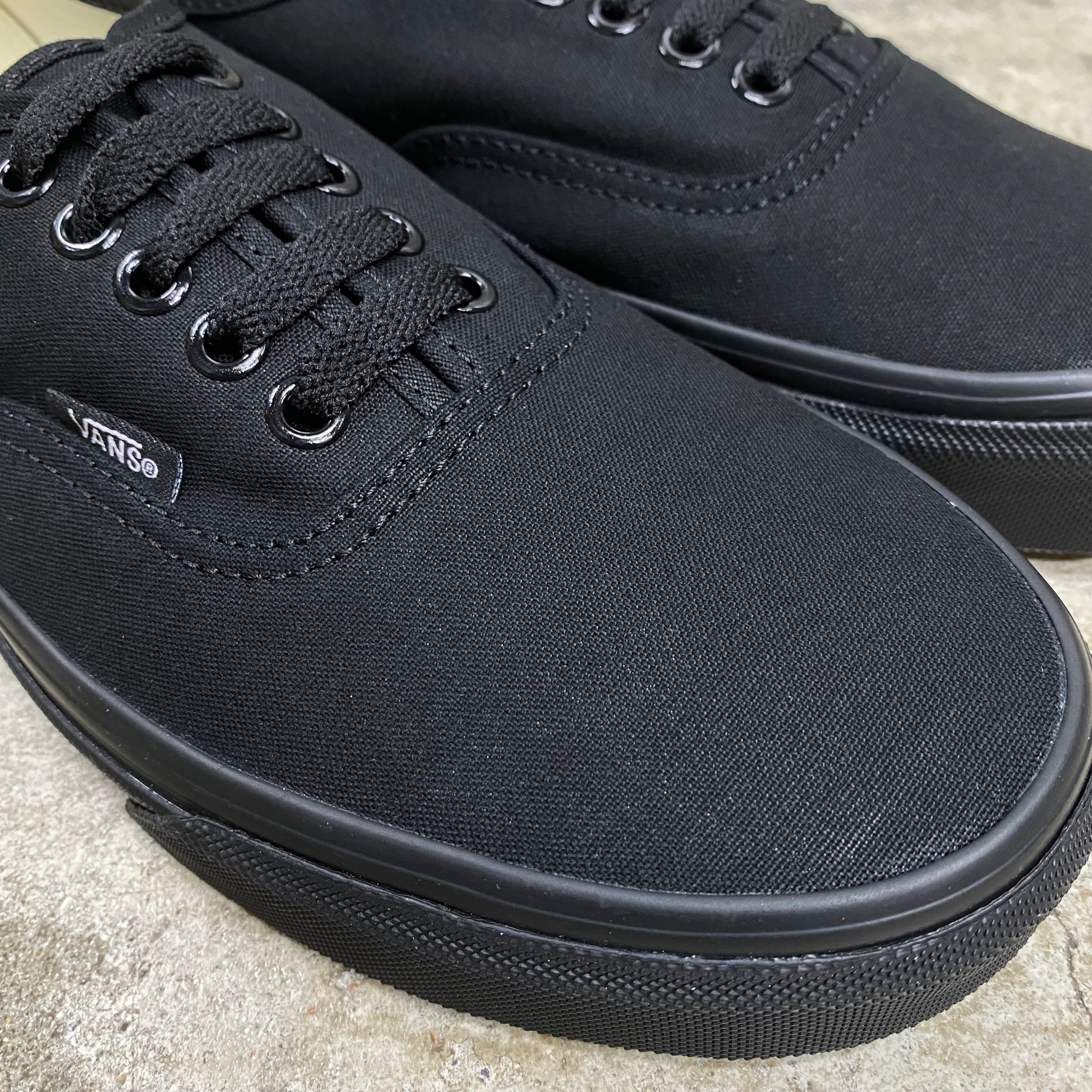 Authentic -VANS CLASSIC LINE-