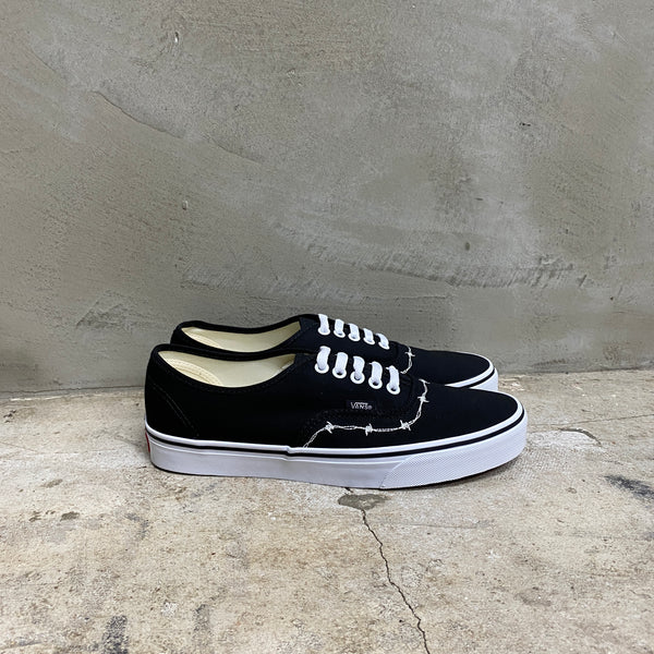 Authentic ' BARBED BLACK ' -VANS CLASSIC LINE-