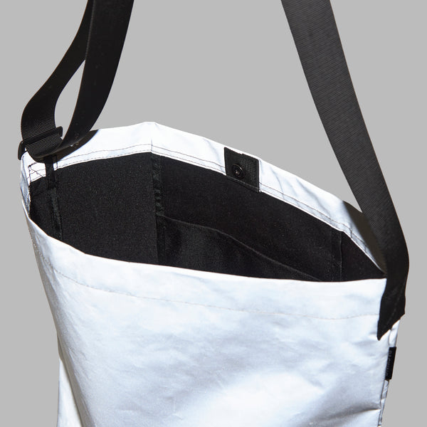 REFLECTIVE SHOULDER BAG / PACKING
