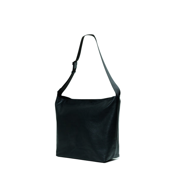 LEATHER MESSENGER  / PACKING