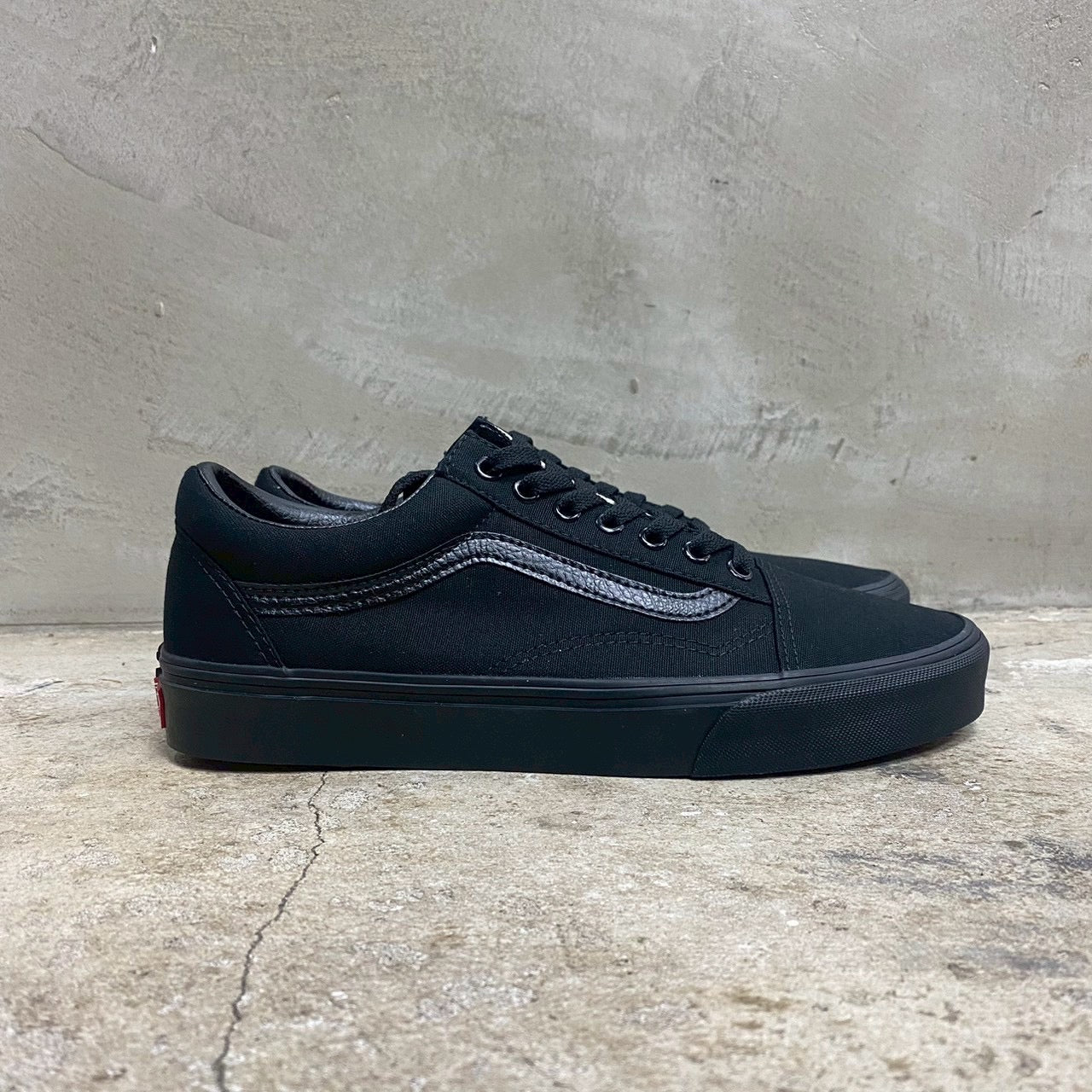 Old Skool " BLACK SOLE " -VANS CLASSIC LINE-
