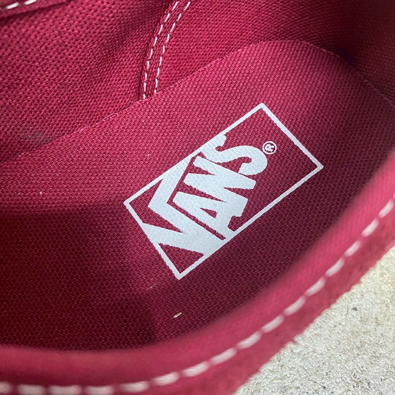 Authentic ' BASICS BORDEAUX ' -VANS CLASSIC LINE-
