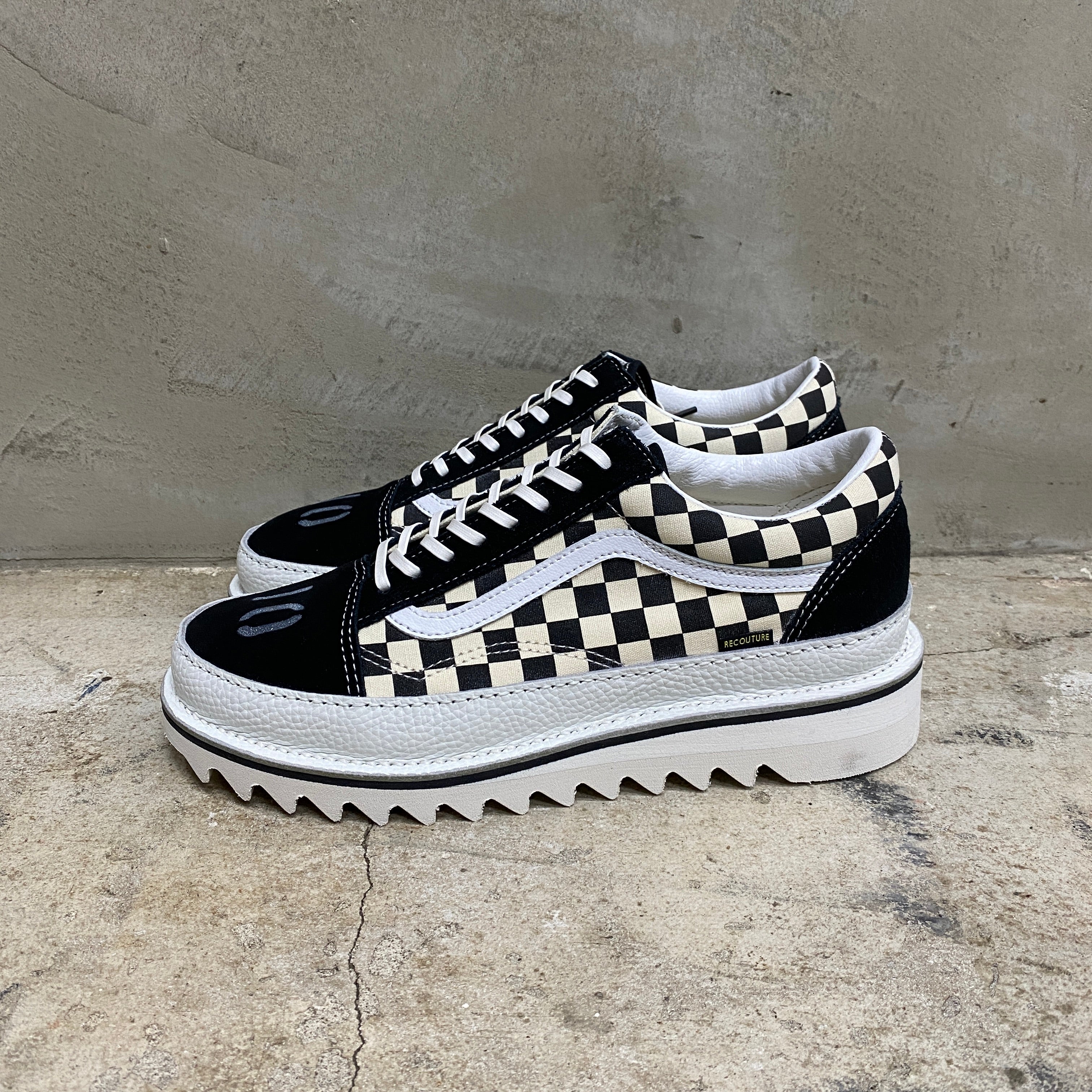 CUSTOM OLD SKOOL WHITE SHARK SOLE "PRIMARY CHECK" -RECOUTURE × VANS × ANEX-