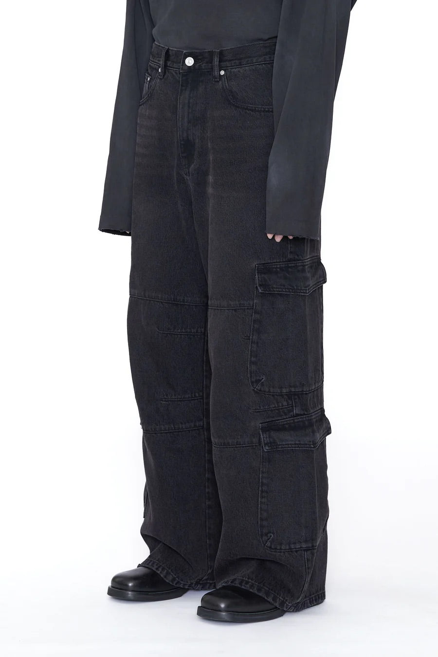 BLACK DENIM FLARED CUT CARGO PANTS / CODA