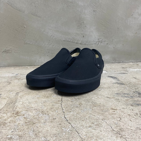 Classic Slip-On 'CANVAS' -VANS CLASSIC LINE-