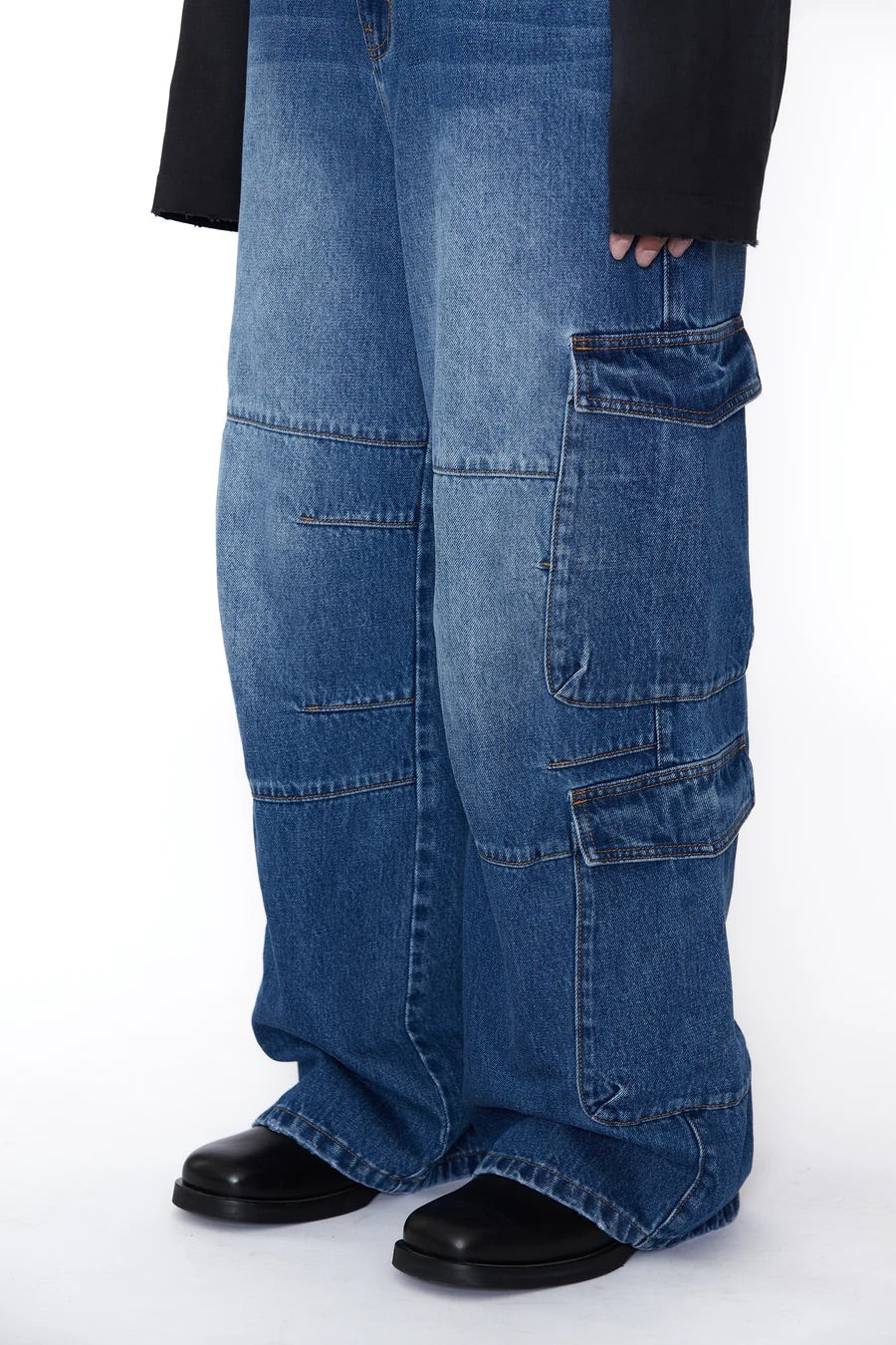 INDIGO DENIM FLARED CUT CARGO PANTS / CODA