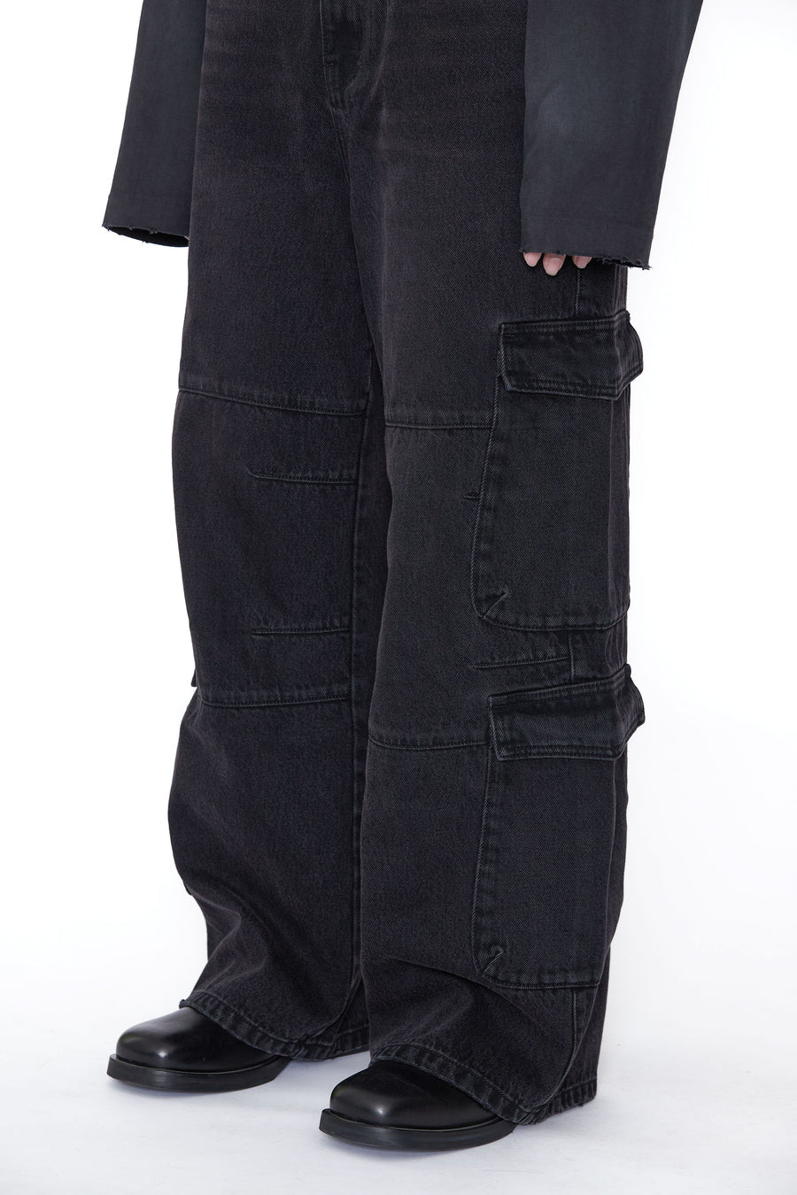 BLACK DENIM FLARED CUT CARGO PANTS / CODA