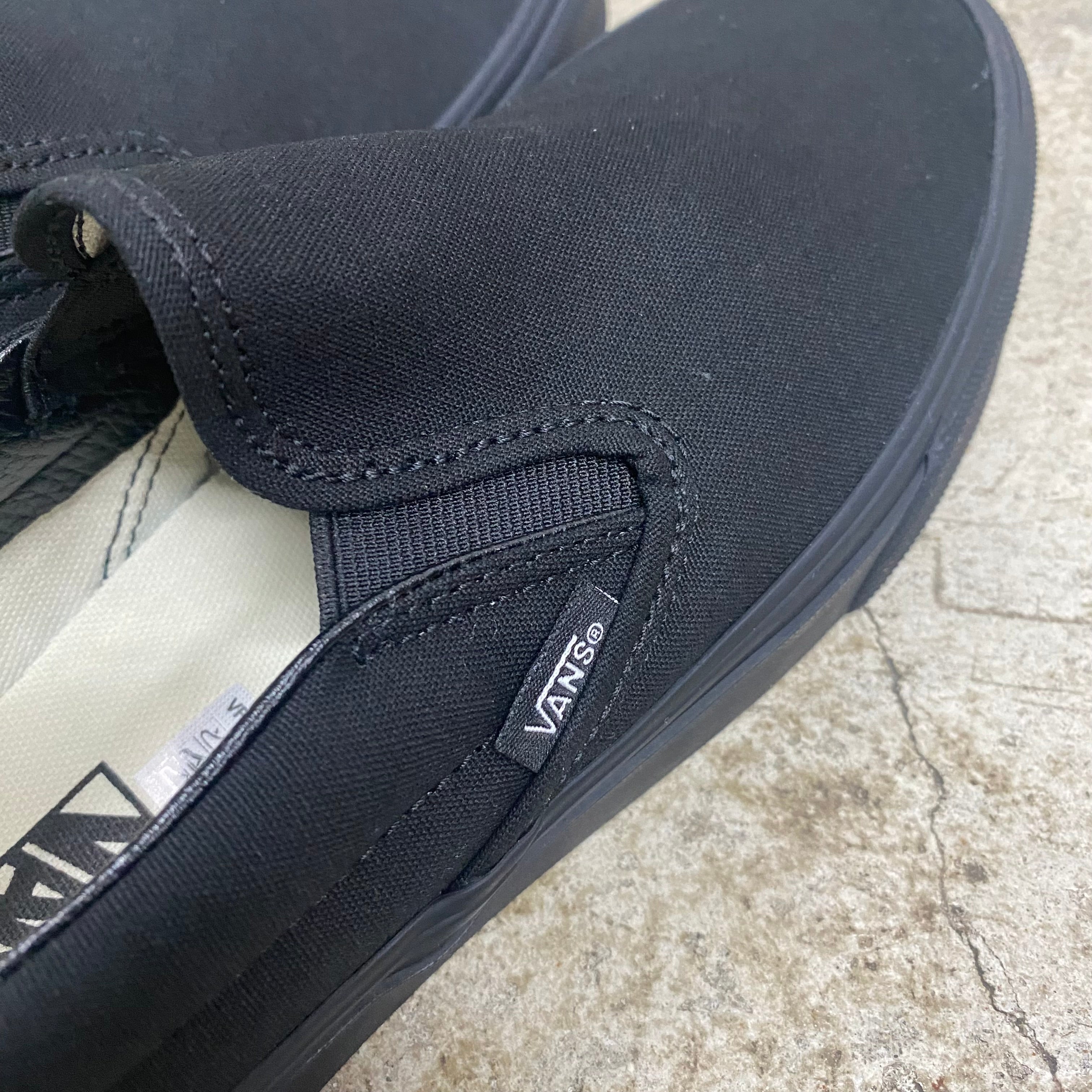 Classic Slip-On 'CANVAS' -VANS CLASSIC LINE-