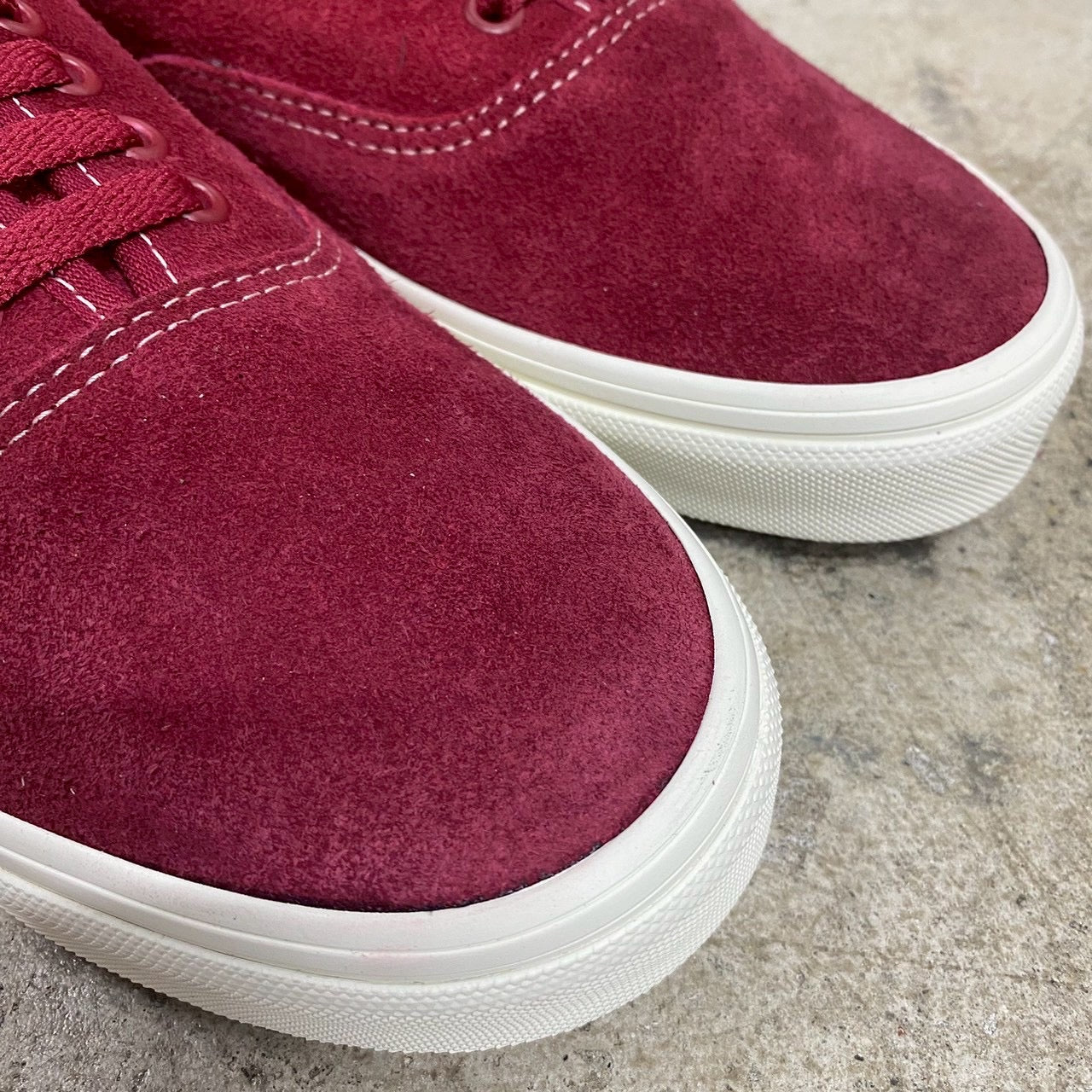 Authentic ' BASICS BORDEAUX ' -VANS CLASSIC LINE-