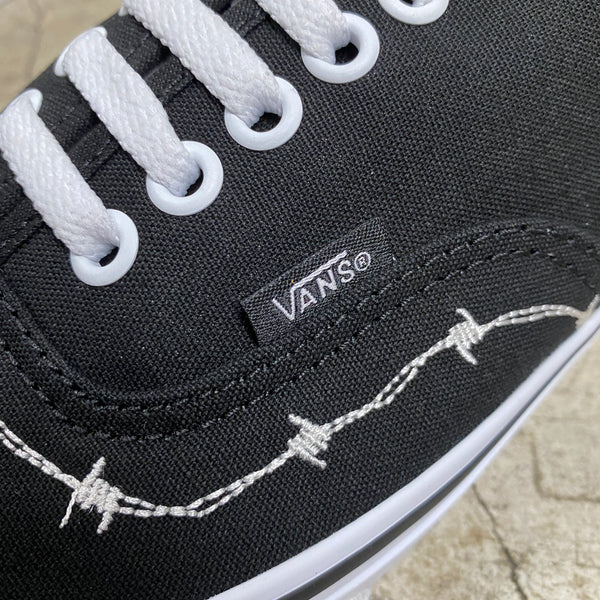Authentic ' BARBED BLACK ' -VANS CLASSIC LINE-
