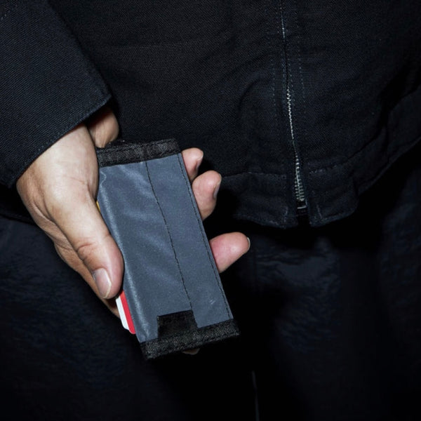 PA-060 BLACK REFLECTIVE WALLET / PACKING