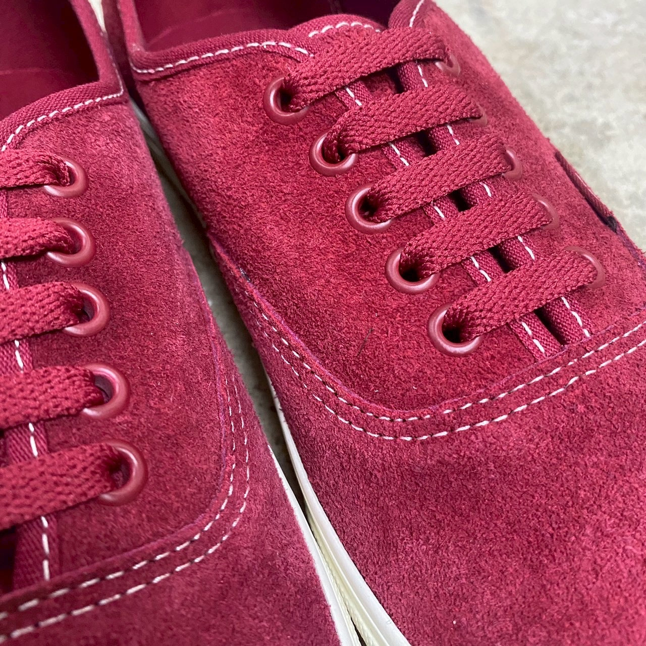 Authentic ' BASICS BORDEAUX ' -VANS CLASSIC LINE-