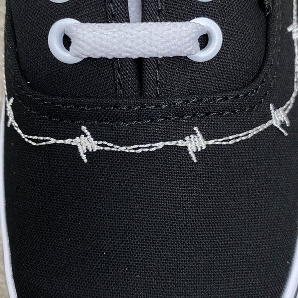 Authentic ' BARBED BLACK ' -VANS CLASSIC LINE-