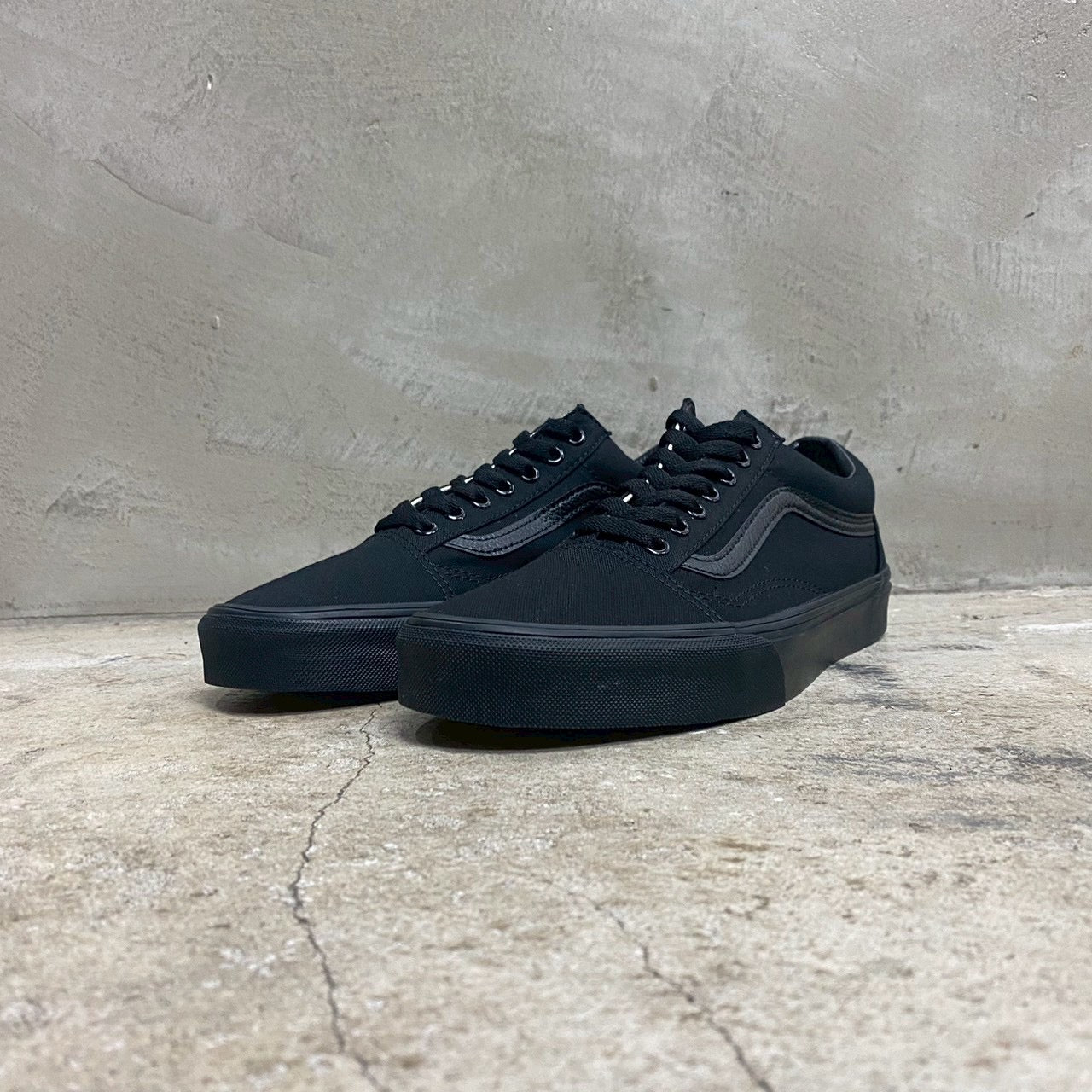 Old Skool " BLACK SOLE " -VANS CLASSIC LINE-