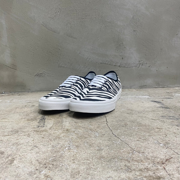 Authentic ' CANVAS ' -VANS CLASSIC LINE-