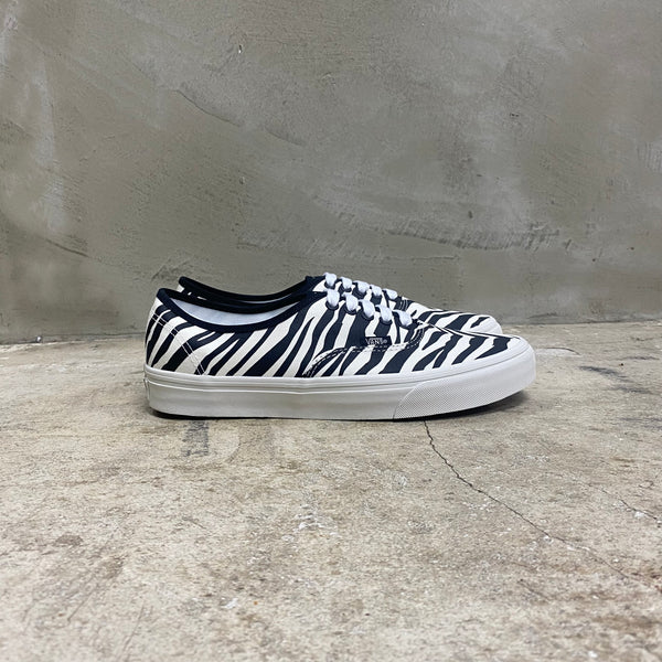 Authentic ' CANVAS ' -VANS CLASSIC LINE-