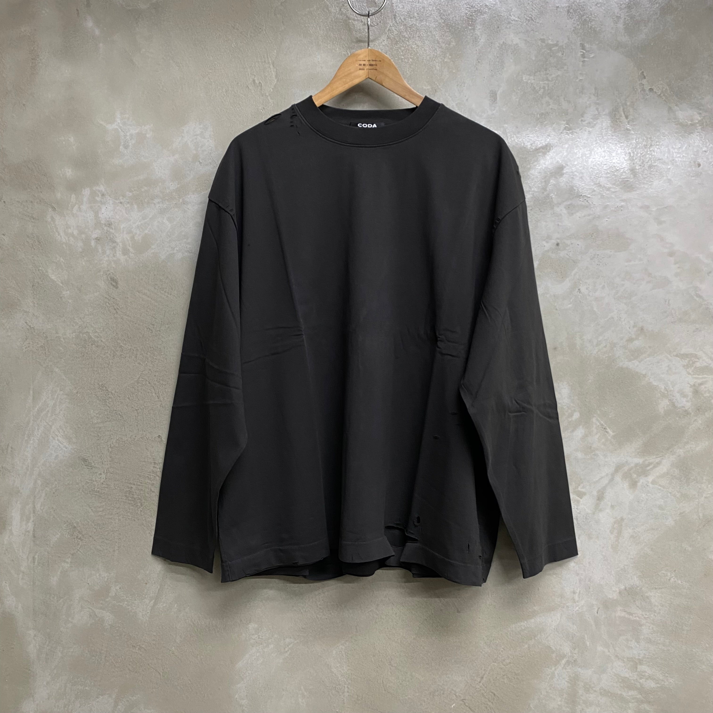 BLACK AGING DOUBLE LAYERED DISTROYED TEE
  / CODA