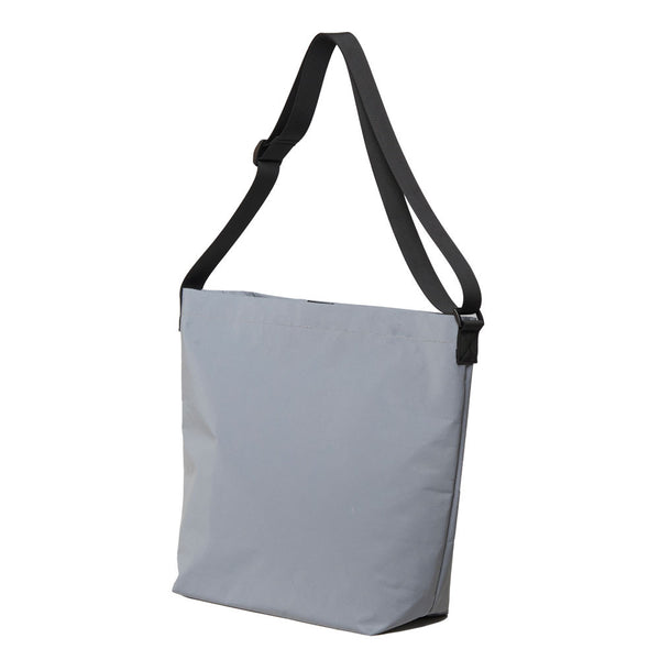 REFLECTIVE SHOULDER BAG / PACKING
