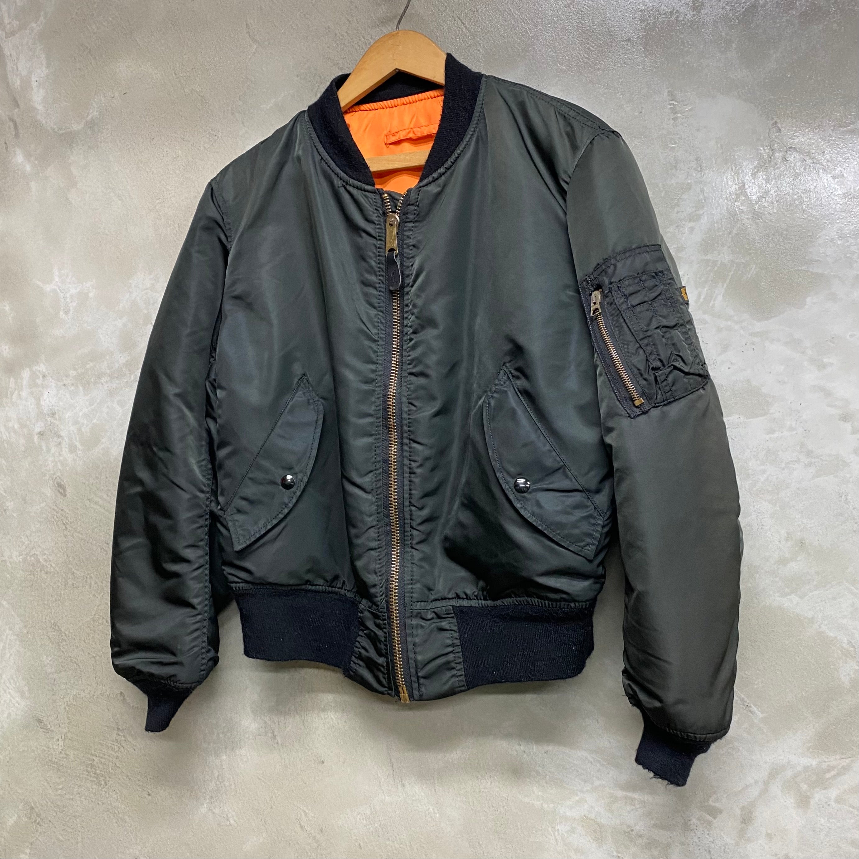 [ ONLY ONE ! ] ALPHA INDUSTRIES INC.  MA-1 ' EMB ' / U.S.MILITARY