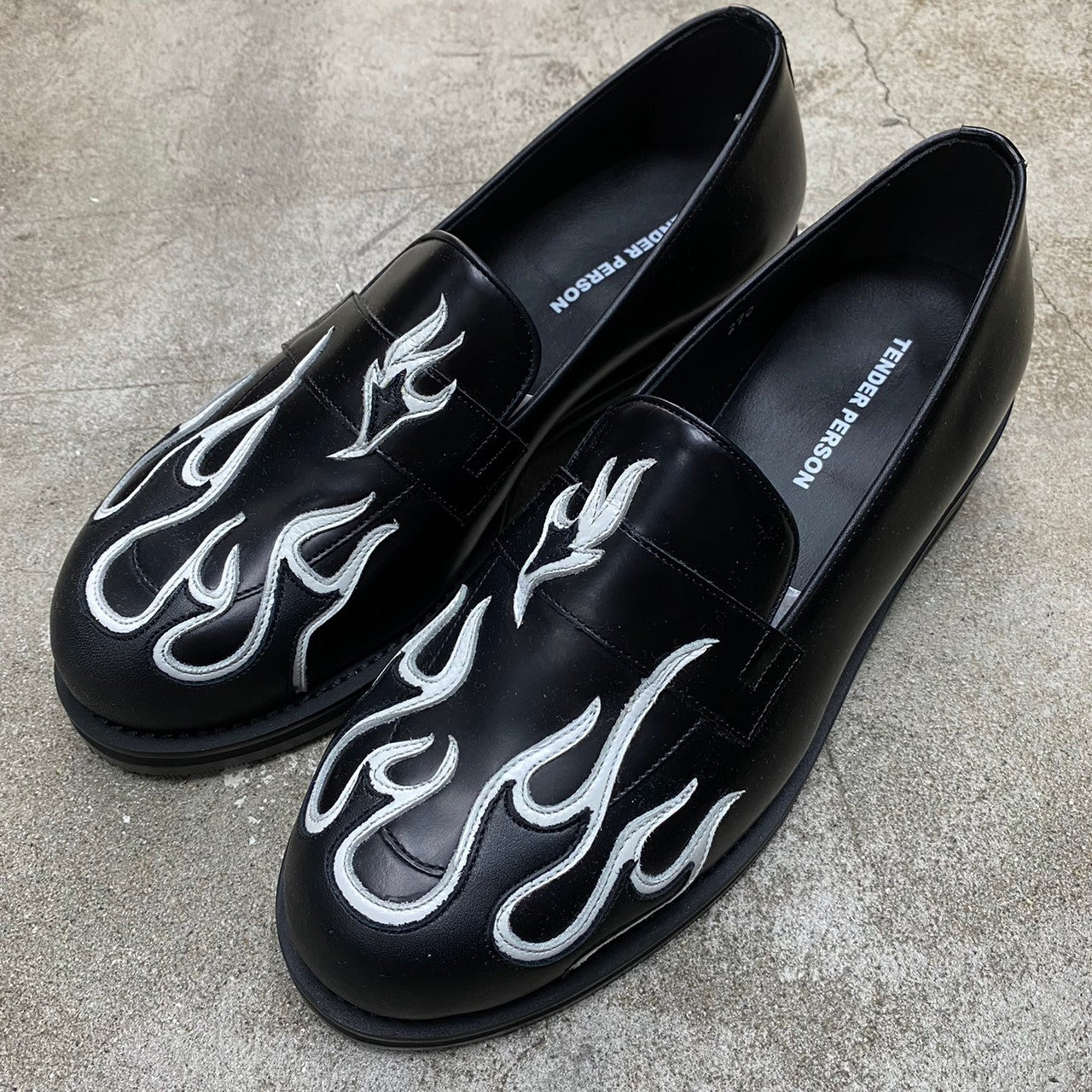 BALENCIAGATENDER PERSON 23SS FLAME LOAFERS