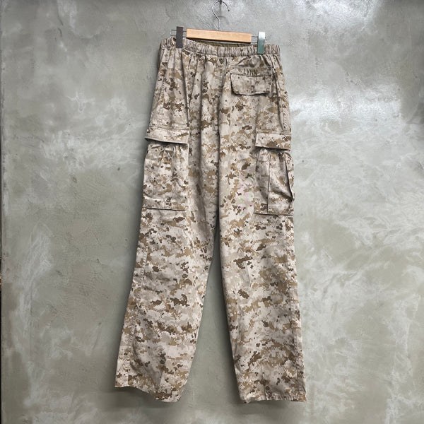 [ ONLY ONE ! ] U.S.M.C. TROUSER, MATERNITY, DESERT MARPAT CAMOUFLAGE, MCCUU / U.S.MILITARY
