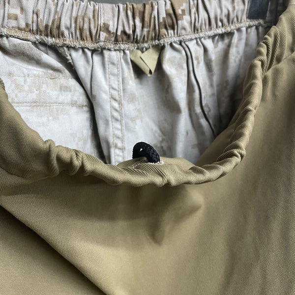 [ ONLY ONE ! ] U.S.M.C. TROUSER, MATERNITY, DESERT MARPAT CAMOUFLAGE, MCCUU / U.S.MILITARY