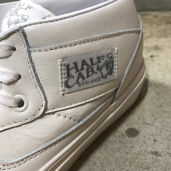 Half Cab Black Outsole -VANS CLASSIC LINE-