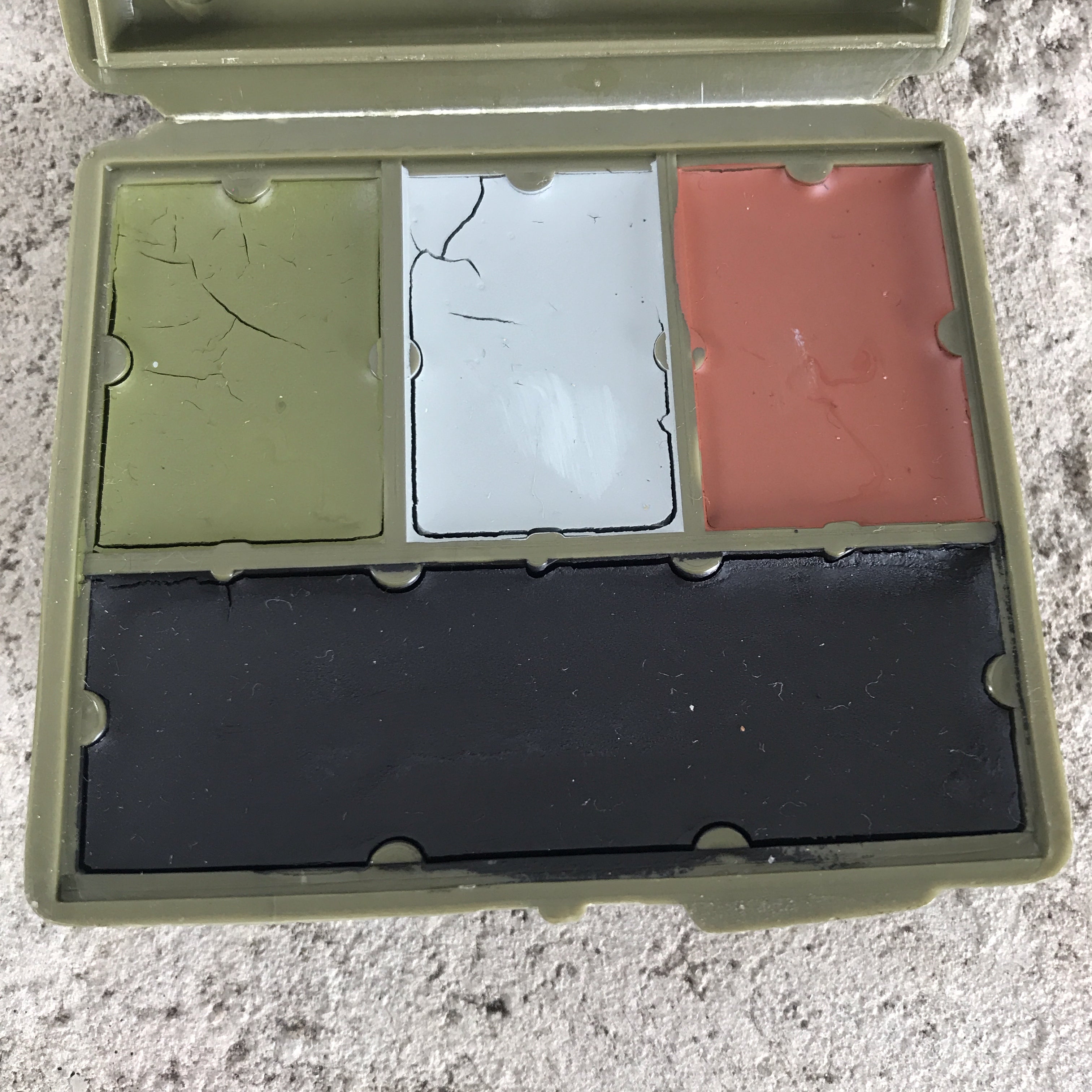 [ ONLY ONE ! ] PAINT, FACE, CAMOUFLAGE COMPACT / U.S.MILITARY