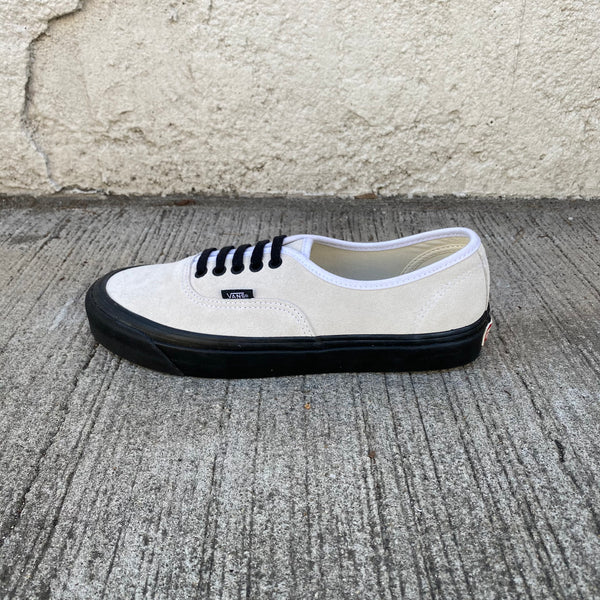 [FINAL ONE!] Authentic Suede / BlackSole -VANS CLASSIC LINE-