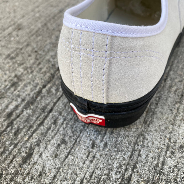 [FINAL ONE!] Authentic Suede / BlackSole -VANS CLASSIC LINE-