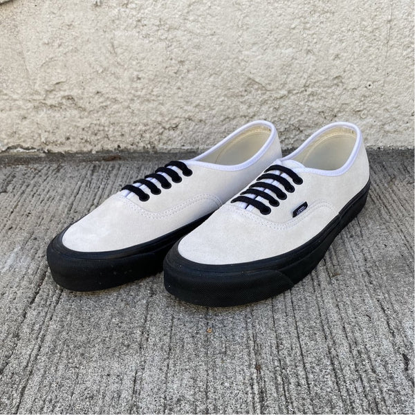 [FINAL ONE!] Authentic Suede / BlackSole -VANS CLASSIC LINE-