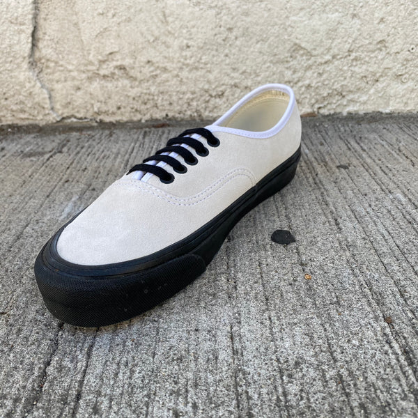 [FINAL ONE!] Authentic Suede / BlackSole -VANS CLASSIC LINE-